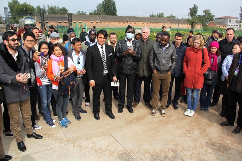 72名外國專家為何同時(shí)考察一個(gè)菊花基地？